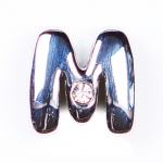 Буква M гладкая округлая со стразой